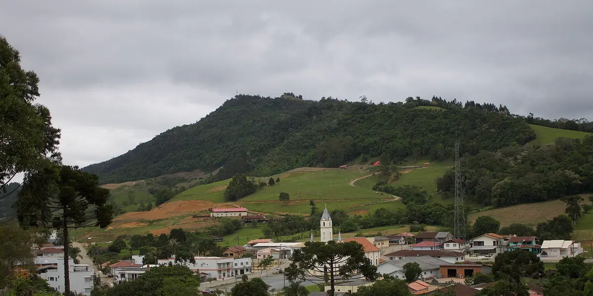Vista de Leoberto Leal